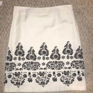Loft Black and White Embroidered Pencil Skirt 10P
